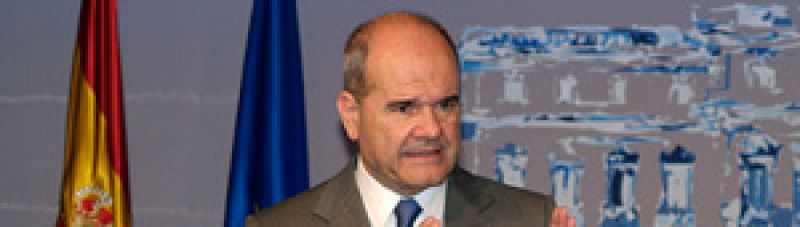 Chaves critica que los controladores aéreos defiendan "sus privilegios"