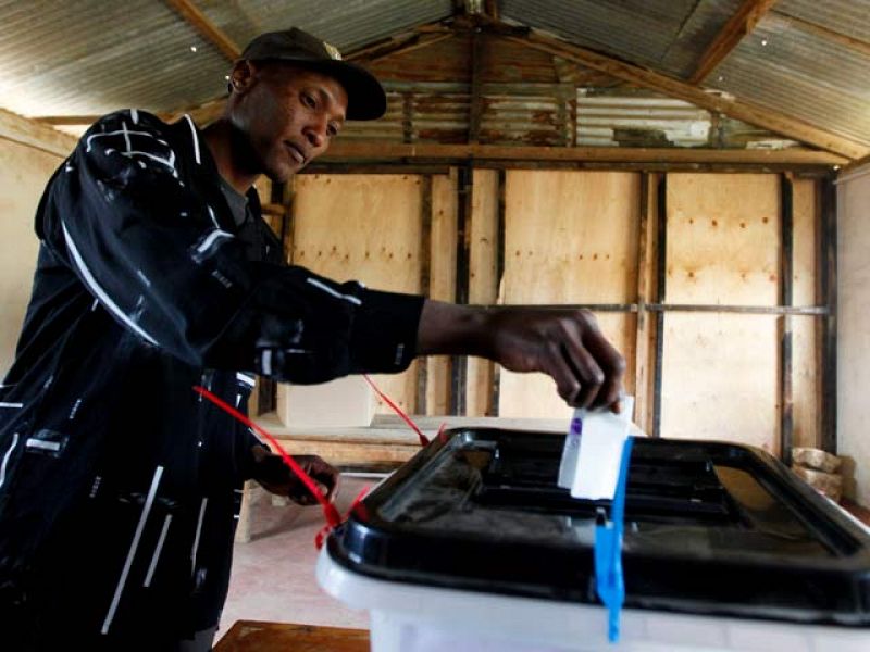 Kenia aprueba su nueva constitución con el 67% de los votos