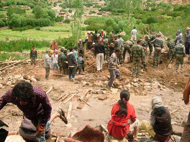 Las inundaciones en la Cachemira india dejan dos españoles en paradero desconocido