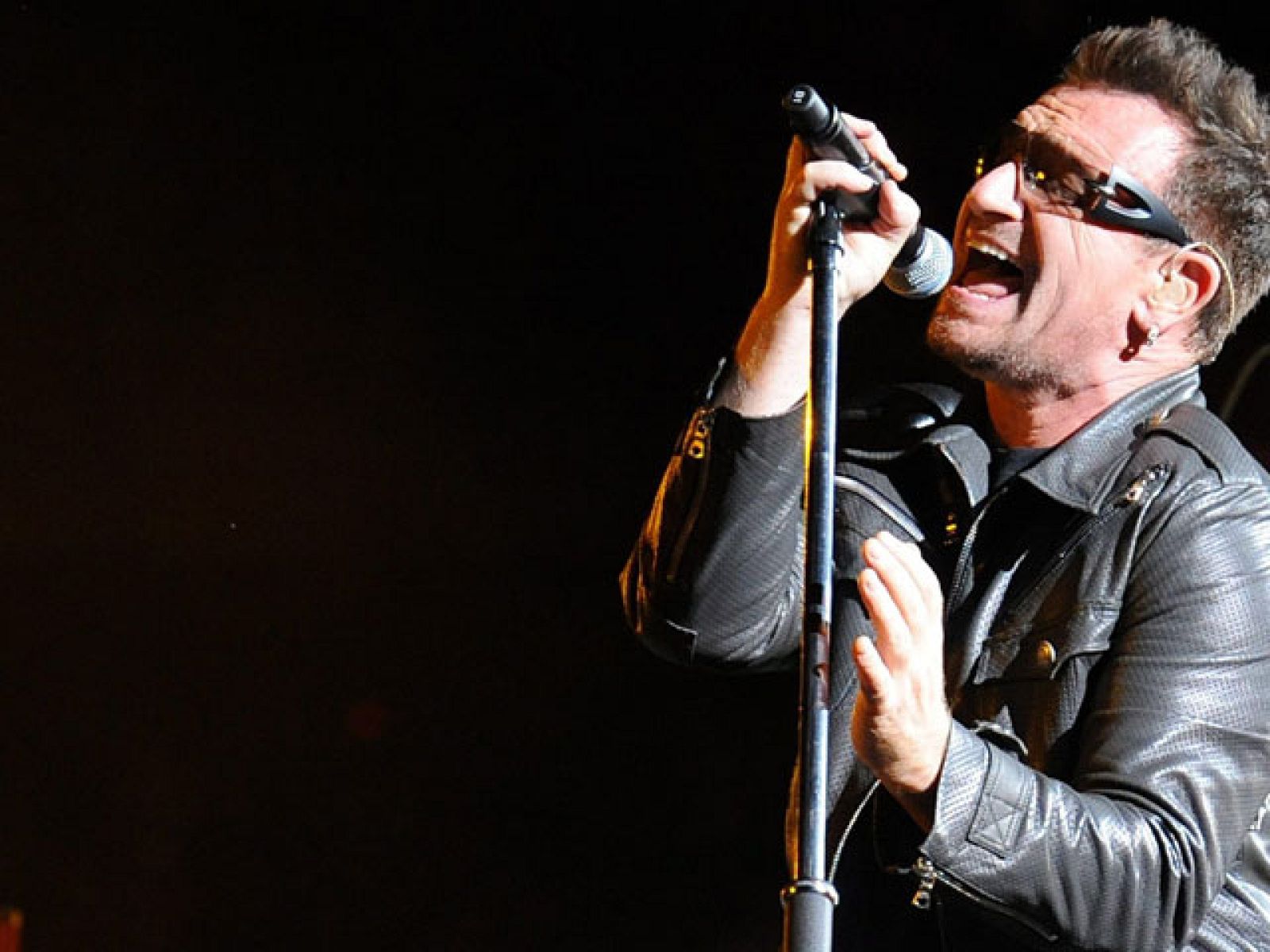 U2 vuelve a girar sus "360º" con temas inéditos y un Bono ya recuperado | Ver