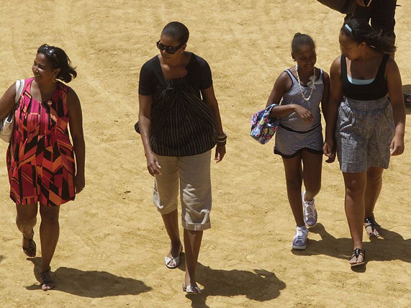 Michelle Obama en Ronda se interesa por los toros, degusta jamón y dice que volverá