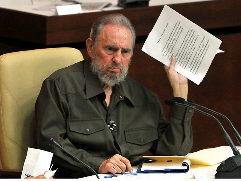 Fidel Castro acude a la Asamblea Nacional por primera vez en cuatro años