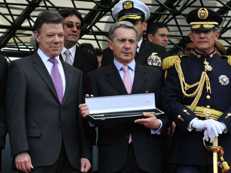 Juan Manuel Santos es investido presidente de Colombia