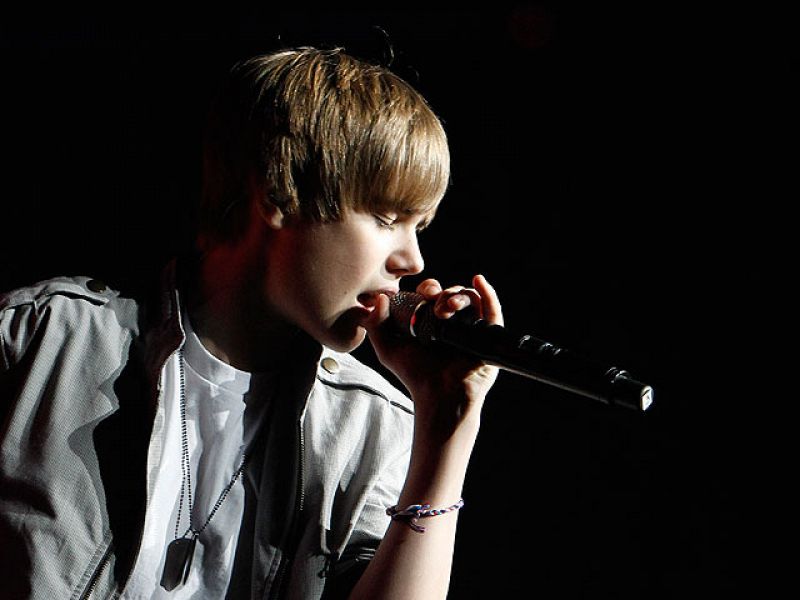 Justin Bieber, la estrella del pop adolescente, publicará sus memorias a los 16 años