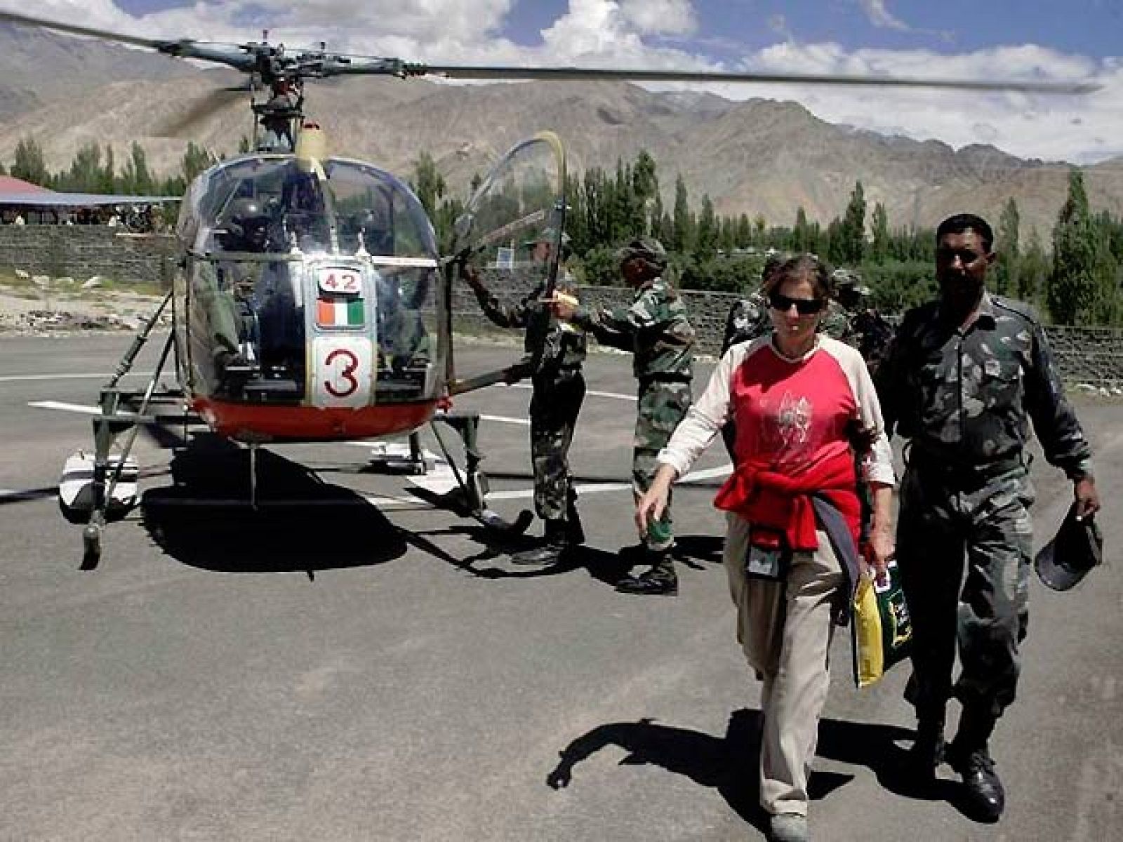 Una desaparecida y 50 españoles ilocalizados en las inundaciones de la India | Ver