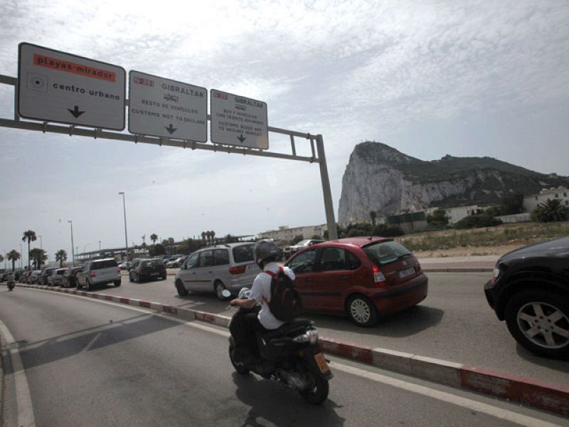 La Línea prevé implantar una tasa de acceso a Gibraltar que podría llegar a 5 euros para turismos