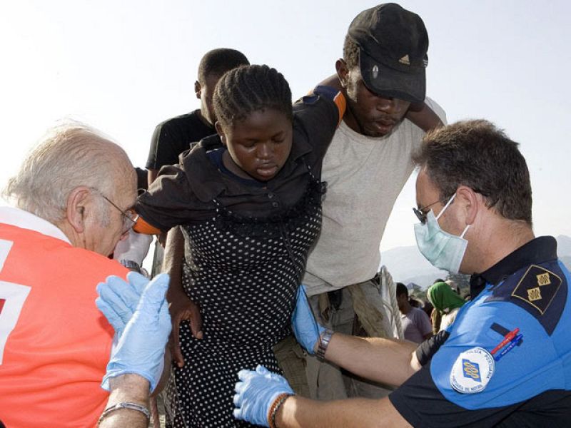 Rescatan a 86 inmigrantes a bordo de tres pateras en las costas de Granada y Almería