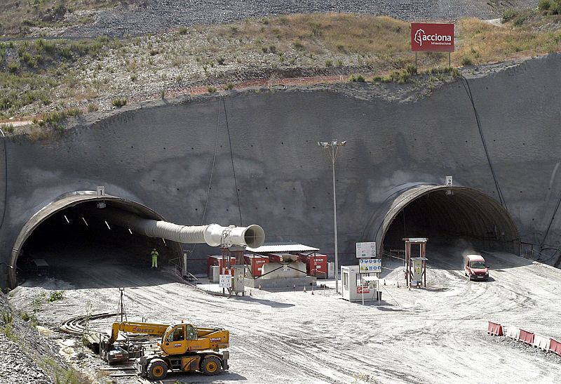 Fomento cifra en 500 millones de euros el valor de las obras que no serán suspendidas