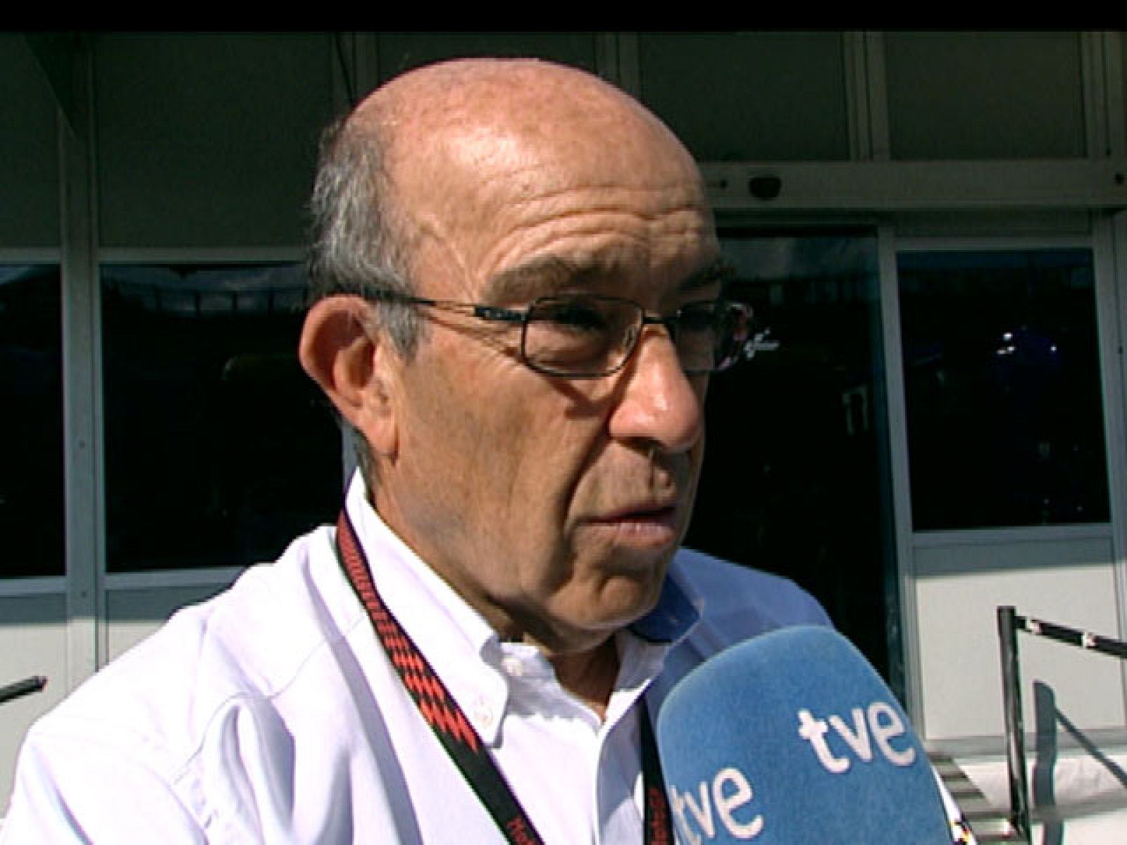 Carmelo Ezpeleta, comenta a los micrófonos de TVE los cambios que experimentará en 2012 la categoría de 125cc, que pasará a denominarse Moto3, con motores de 250cc y 4 tiempos.