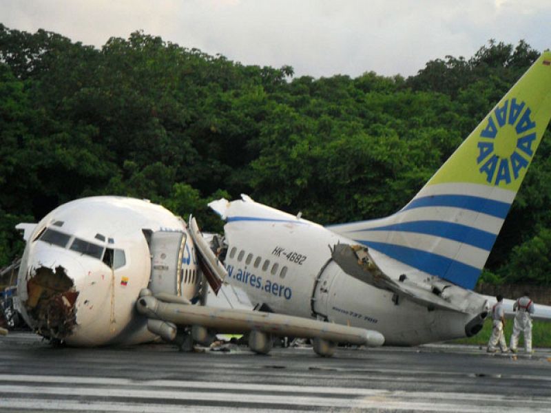 Al menos un muerto en Colombia al impactar un rayo contra un avión en pleno aterrizaje