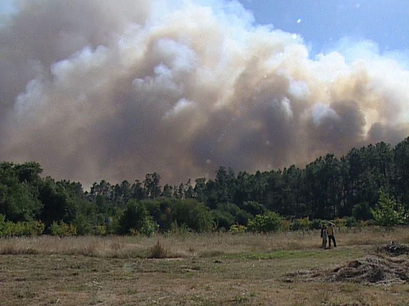 Dos nuevos incendios se declaran en aldeas de A Coruña y Ourense