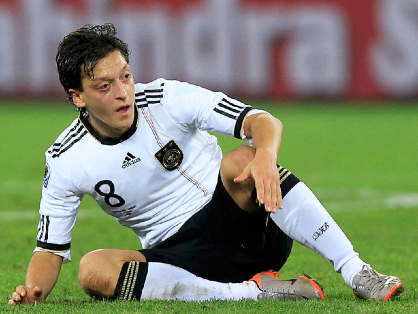 El jugador alemán de origen turco Mesut Özil ha fichado por el Real Madrid