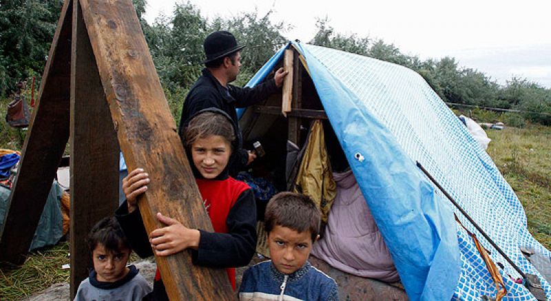 Francia prepara, para este jueves, su deportación de gitanos con 79 desplazados