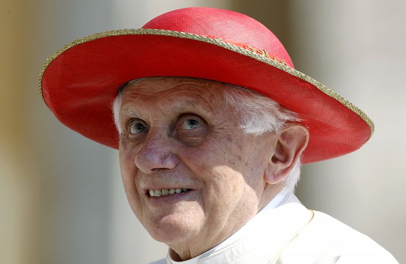 El Papa se reunirá con Isabel II en septiembre mientras surgen nuevas acusaciones de abusos