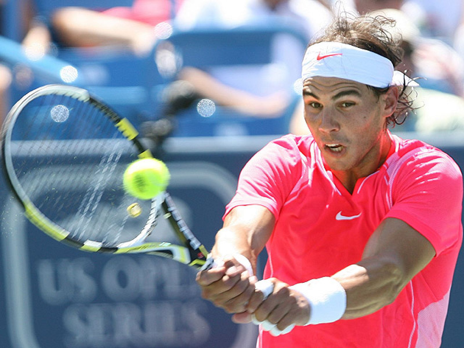 Rafa ha debutado con una victoria ante el americano Taylor Dent por 6-2 y 7-5. Al mallorquín le espera en octavos con el francés Benneteau.
