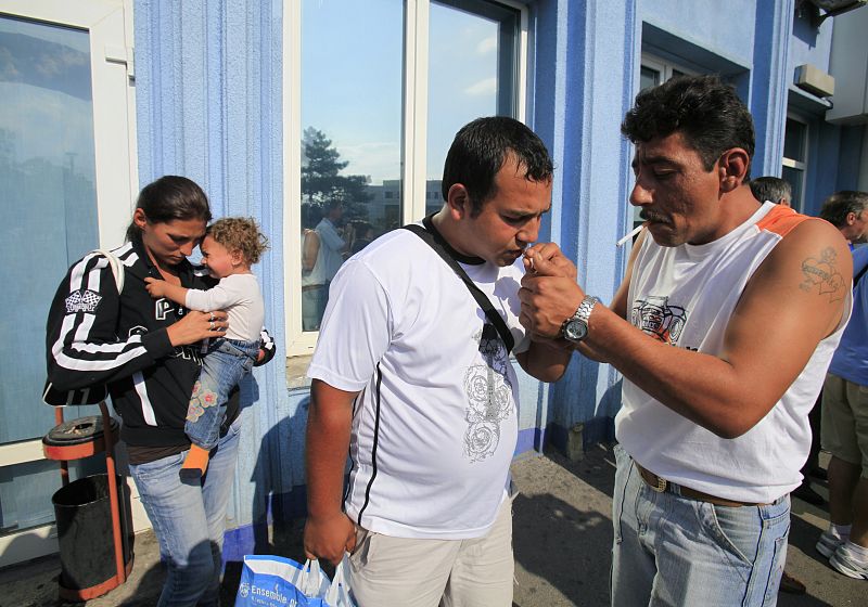 Los gitanos, al llegar a Rumanía: "Volveremos a Francia; la vida es mejor allí"
