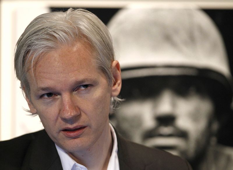 El fundador de Wikileaks asegura que le pusieron en guardia contra "trampas sexuales"