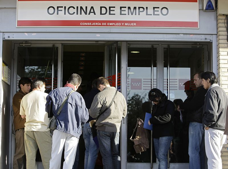 El Gobierno quiere rebajar de 100 a 30 días el periodo de los parados para rechazar ofertas