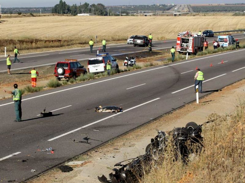 Cuatro muertos tras el choque frontal de dos turismos en la A-62 en Salamanca
