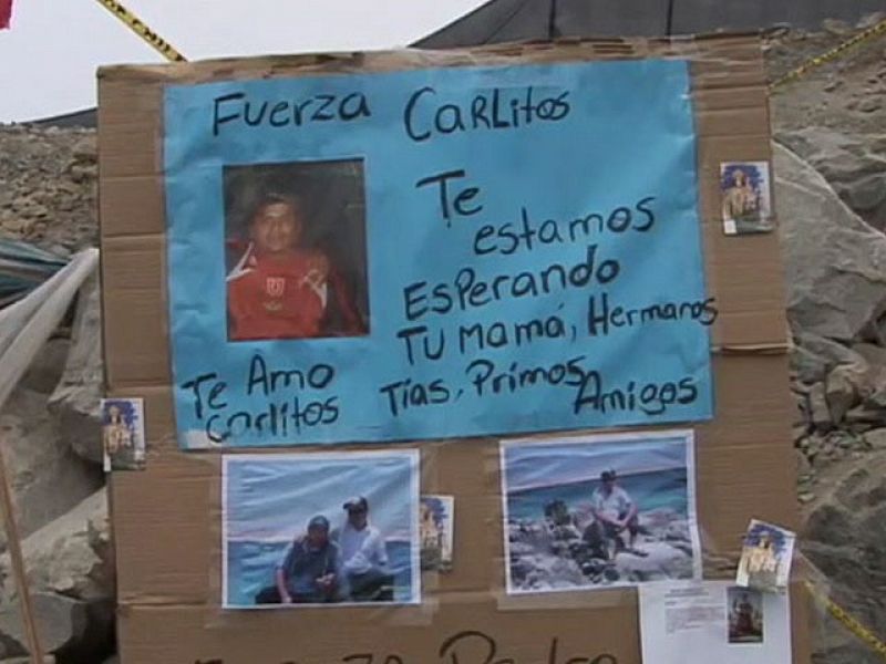 Los mineros chilenos piden agua, oxígeno y comida en su primera conexión telefónica