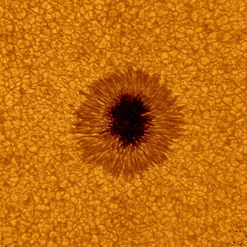 El 'ojo' del Sol: espectacular detalle de una mancha solar