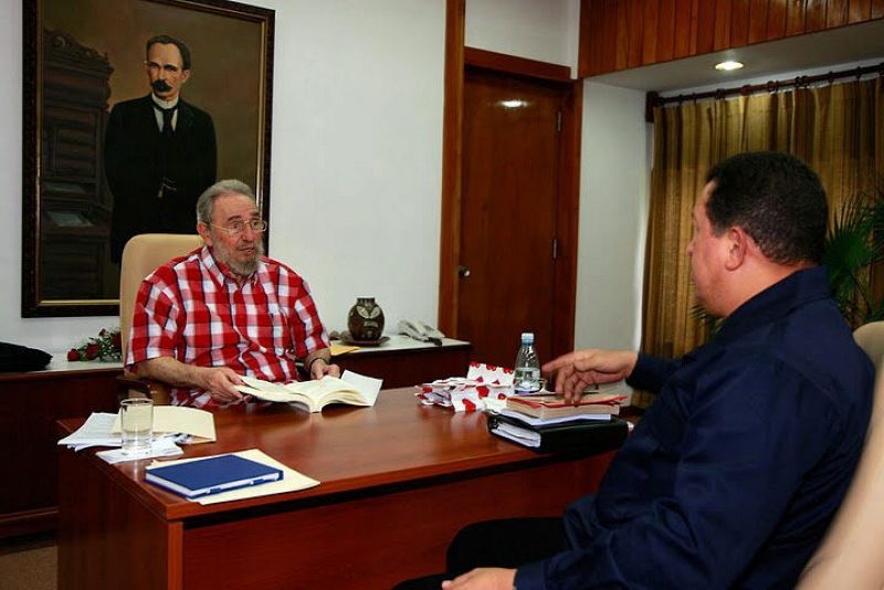 Chávez visita por sorpresa La Habana y alaba el "buen estado de salud" de Fidel Castro