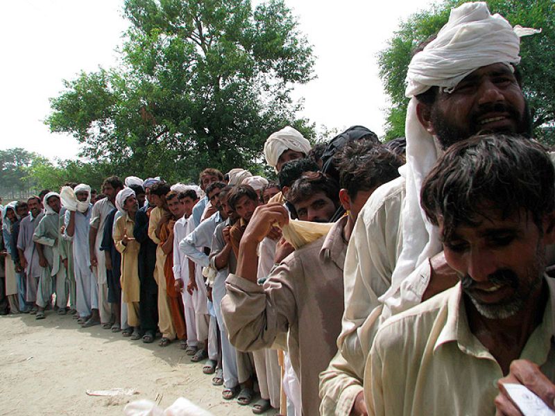 La crecida del río Indo sigue inundando localidades del sur de Pakistán