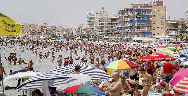 Los españoles viajaron en julio un 9% menos que el pasado año