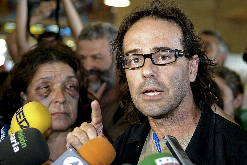 Los activistas tachan de "vergonzoso" que el Gobierno crea a Marruecos y zanje el asunto