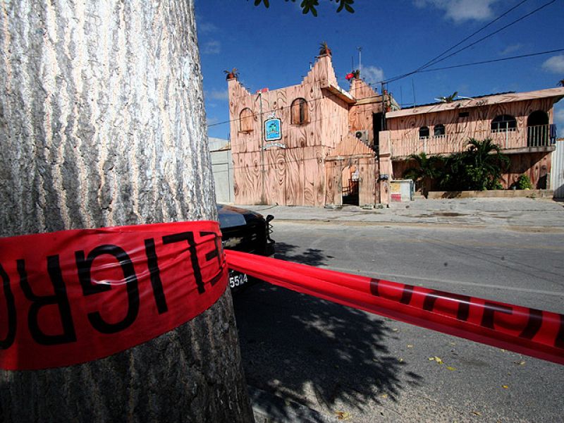 Mueren 8 personas en un ataque de los narcos mexicanos a un complejo turístico de Cancún