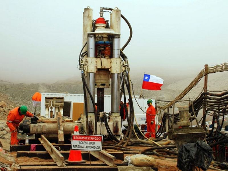 La NASA desaconseja el alcohol para los mineros de Chile y sugiere ser "honestos" con ellos