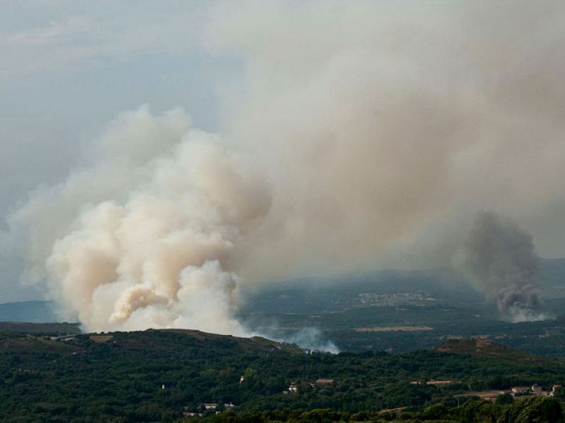 El peor incendio del verano en Galicia supera ya las mil hectáreas quemadas y sigue sin control