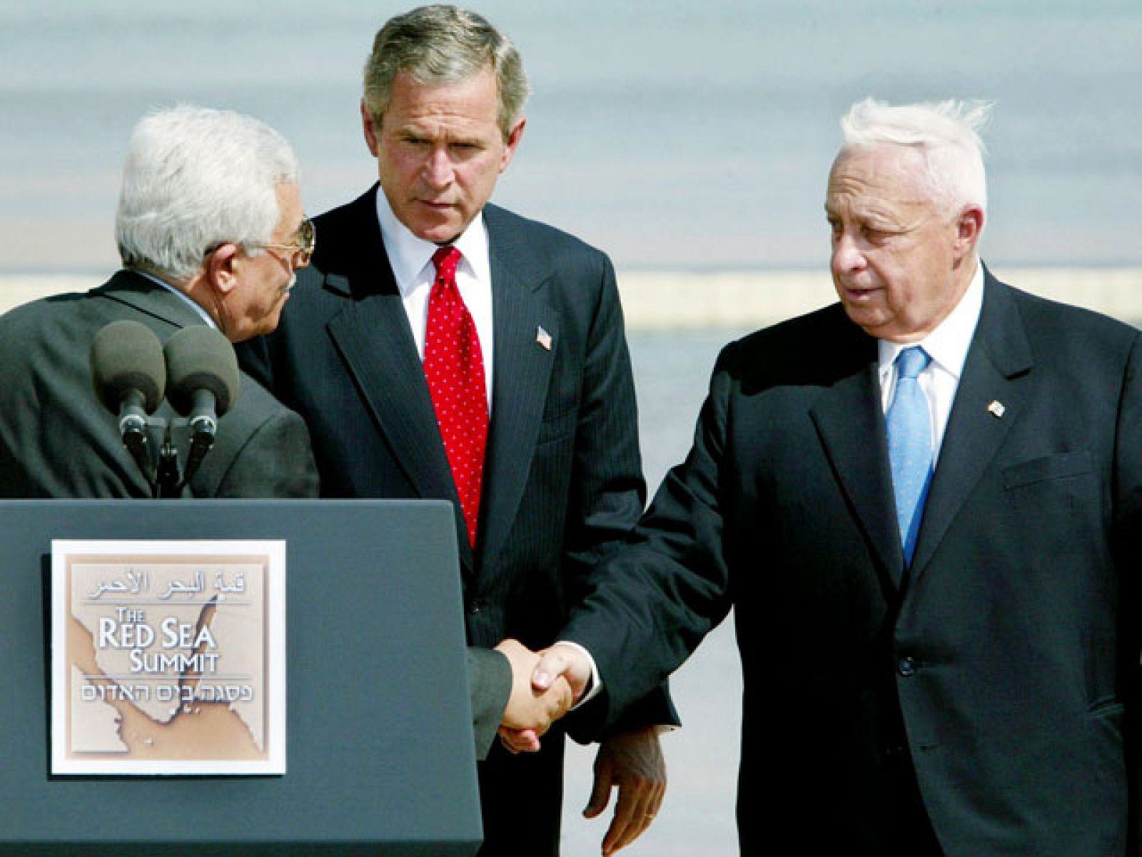 Los primeros ministros de Israel y Palestina se reúnen en Jordania (2003) | Ver