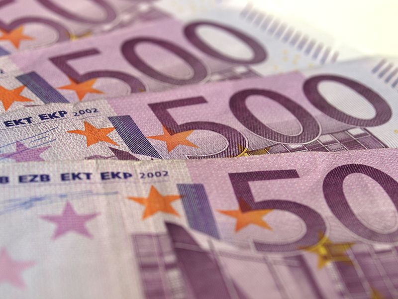 El Tesoro coloca 3.310 millones en bonos a cinco años y baja el interés al 2,997%