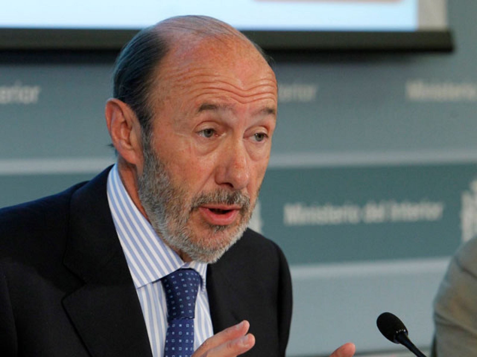 Rubalcaba: "Es imposible que pactemos los Presupuestos con el PNV al margen del PSE" | Ver