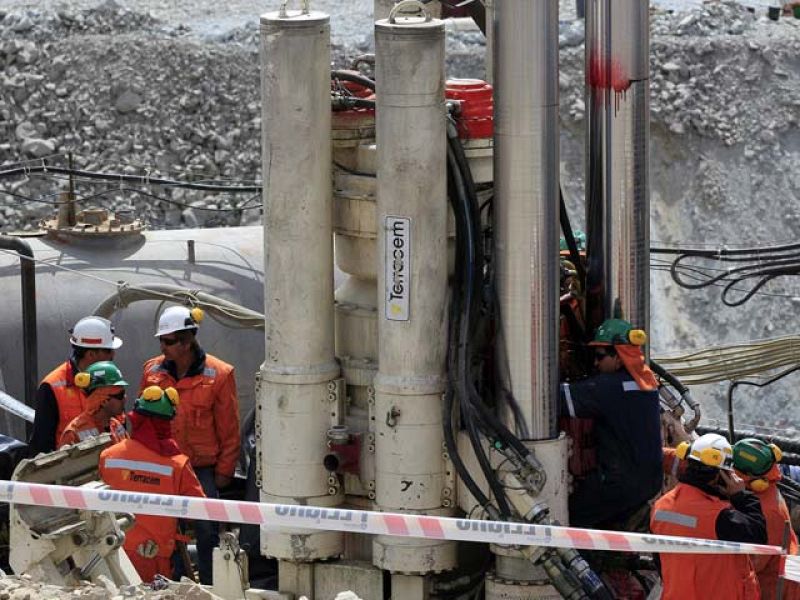 Chile ultima el "plan B" para rescatar a los 33 mineros atrapados