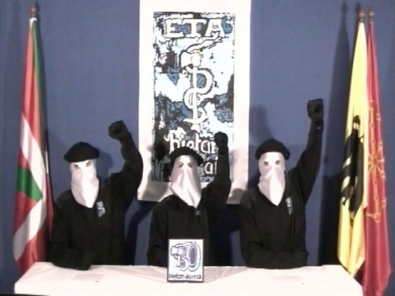 La izquierda abertzale pide a ETA que abandone las armas de forma permanente