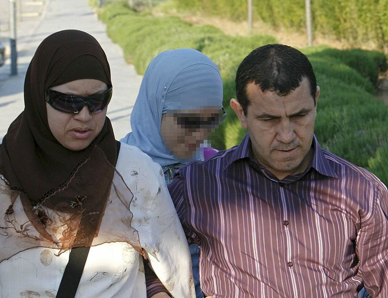 La familia de Najwa, apartada del instituto por usar velo islámico, llevará el caso a los tribunales
