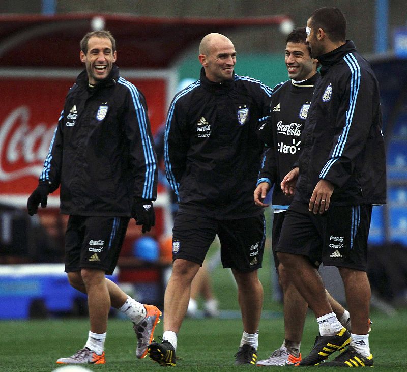 Cambiasso: "Uno no se puede morir sin intentar jugar como España"