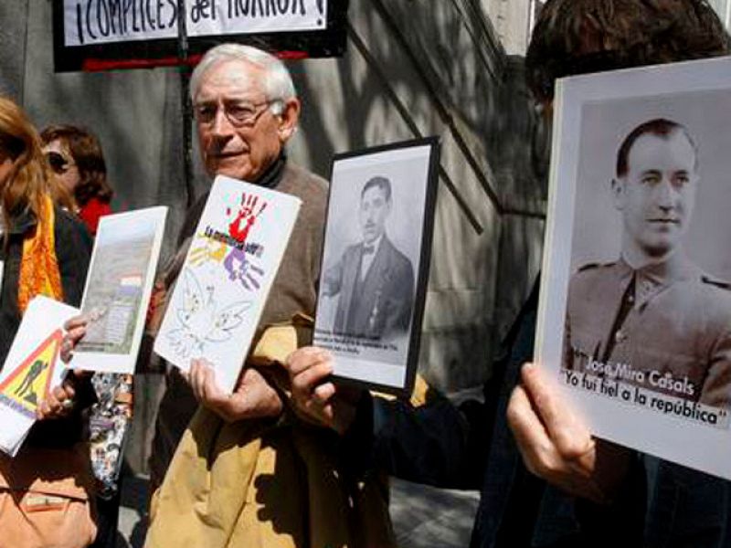 Las víctimas celebran que la Justicia argentina reabra la causa sobre los crímenes franquistas