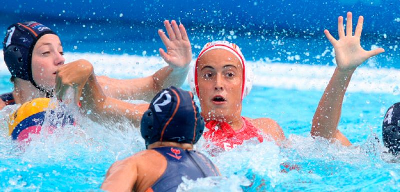 La selección femenina de waterpolo se mete en los cuartos