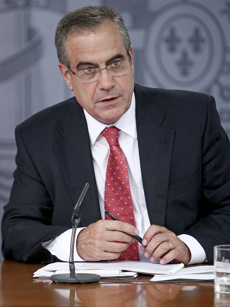 Corbacho dejará el Ministerio de Trabajo el mismo día en que se publiquen las listas del PSC