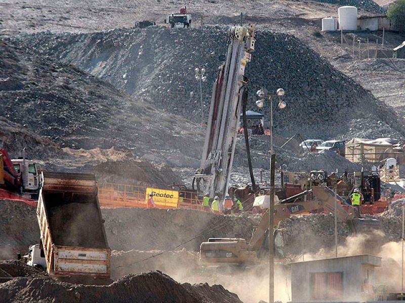 Si funcionan los tres planes, los mineros de Chile podrían ser rescatados en noviembre
