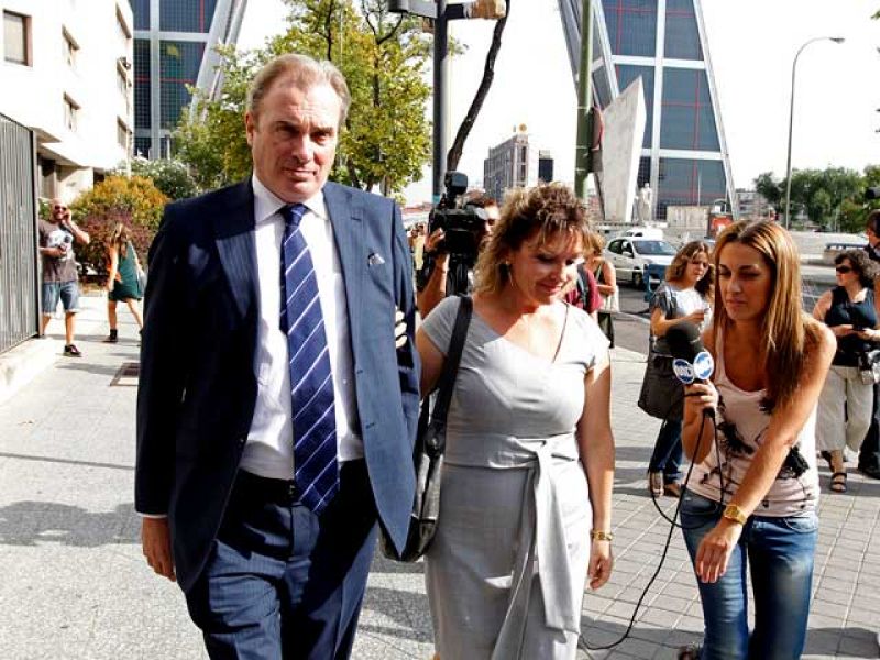 Esperanza Aguirre anuncia que Neira será cesado el próximo jueves