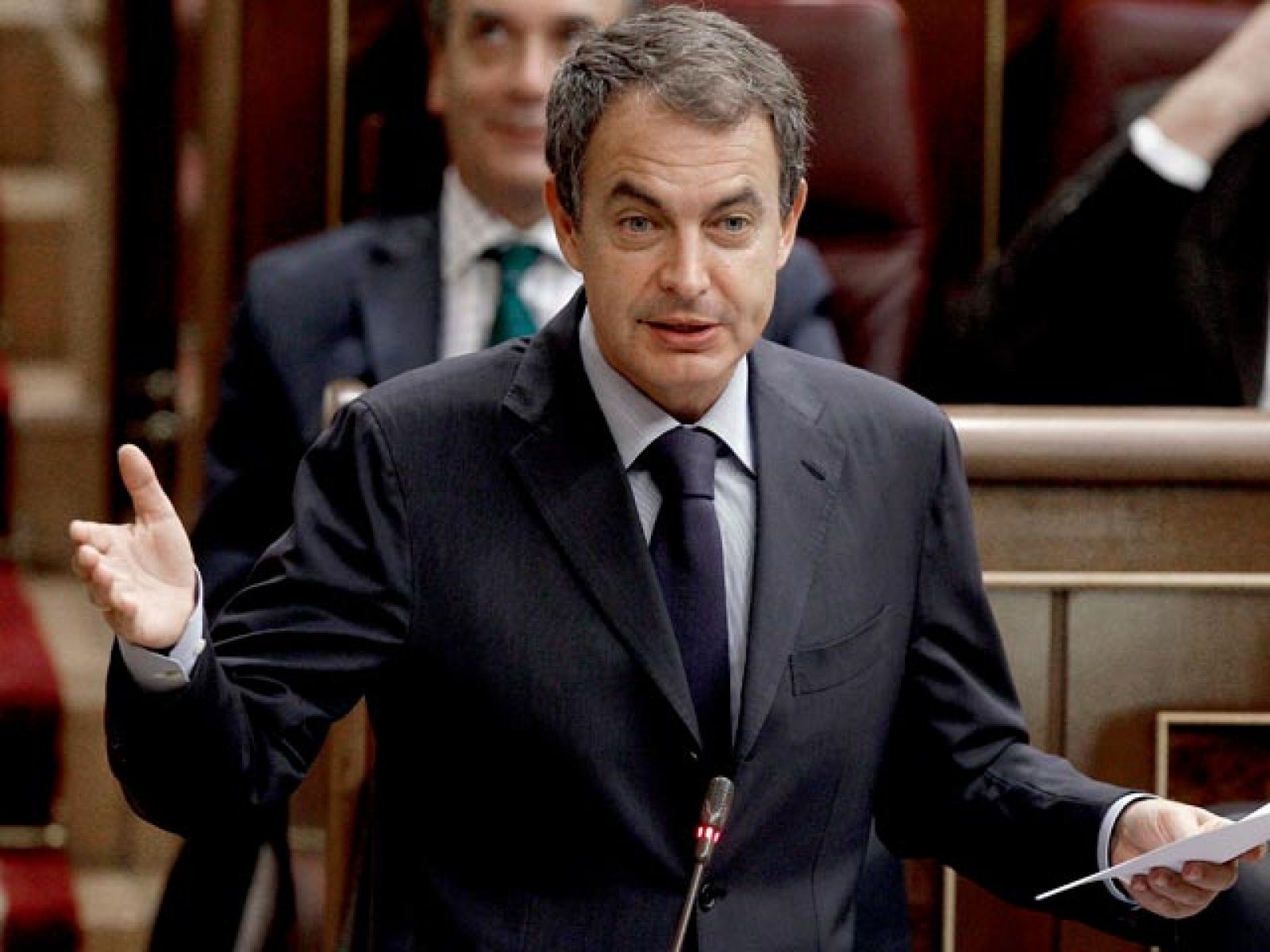Zapatero mantiene la congelación de las pensiones | Ver