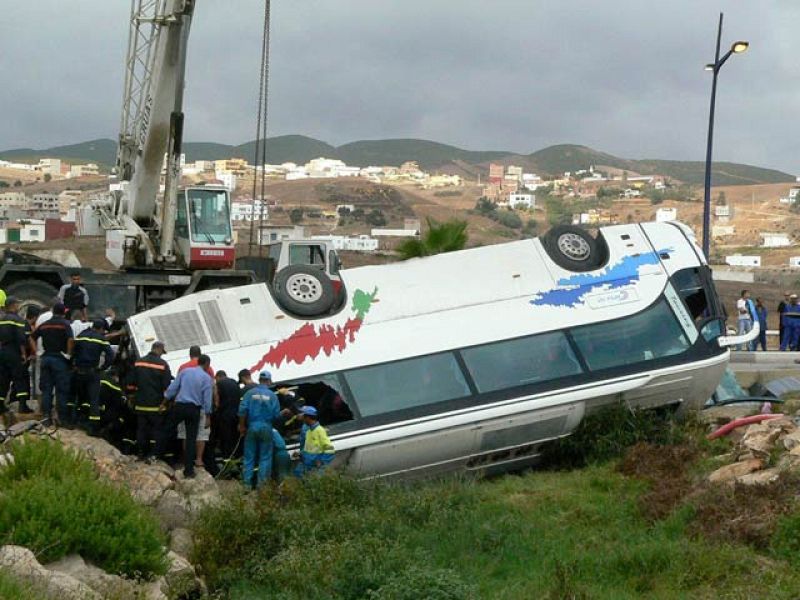Mueren nueve turistas portugueses al despeñarse su autobús en Marruecos