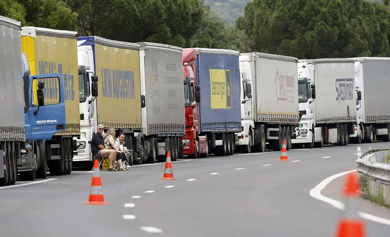 Los camioneros españoles y portugueses piensan movilizarse si se impone un peaje en las autovías