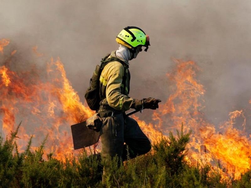 Los tres incendios de Valencia han arrasado 4.500 hectáreas en 48 horas