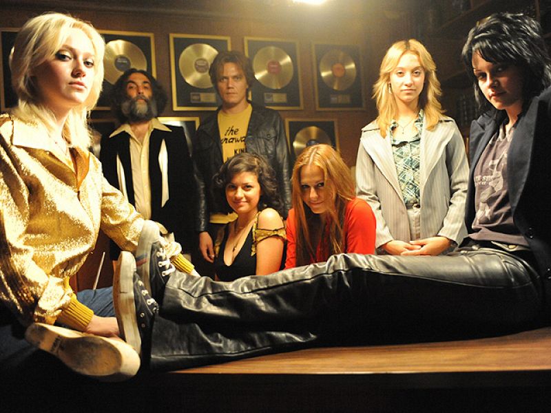 Kristen Stewart y Dakota Fanning se pasan al "lado oscuro" en 'The Runaways'