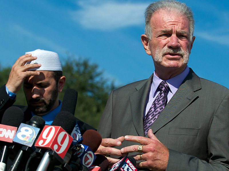 El pastor de Florida amenaza con "reconsiderar" la cancelación de la quema de coranes